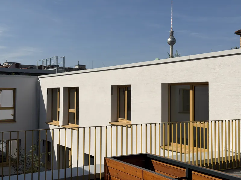 Moderne Familien-4-Zimmer-Wohnung mit Dachterrasse in Mitte — photo 1
